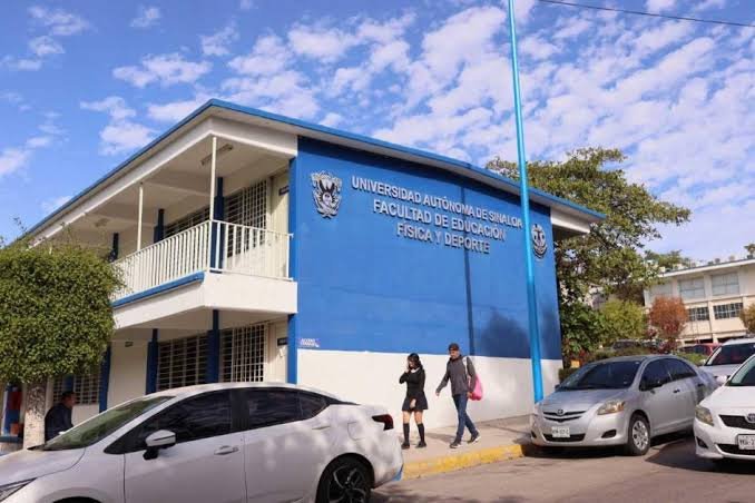 Fachada de la Facultad de Educación Física y Deporte